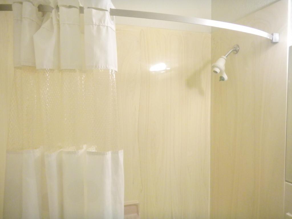 Hotel Howard Johnson By Wyndham Airport/downtown Area 2*