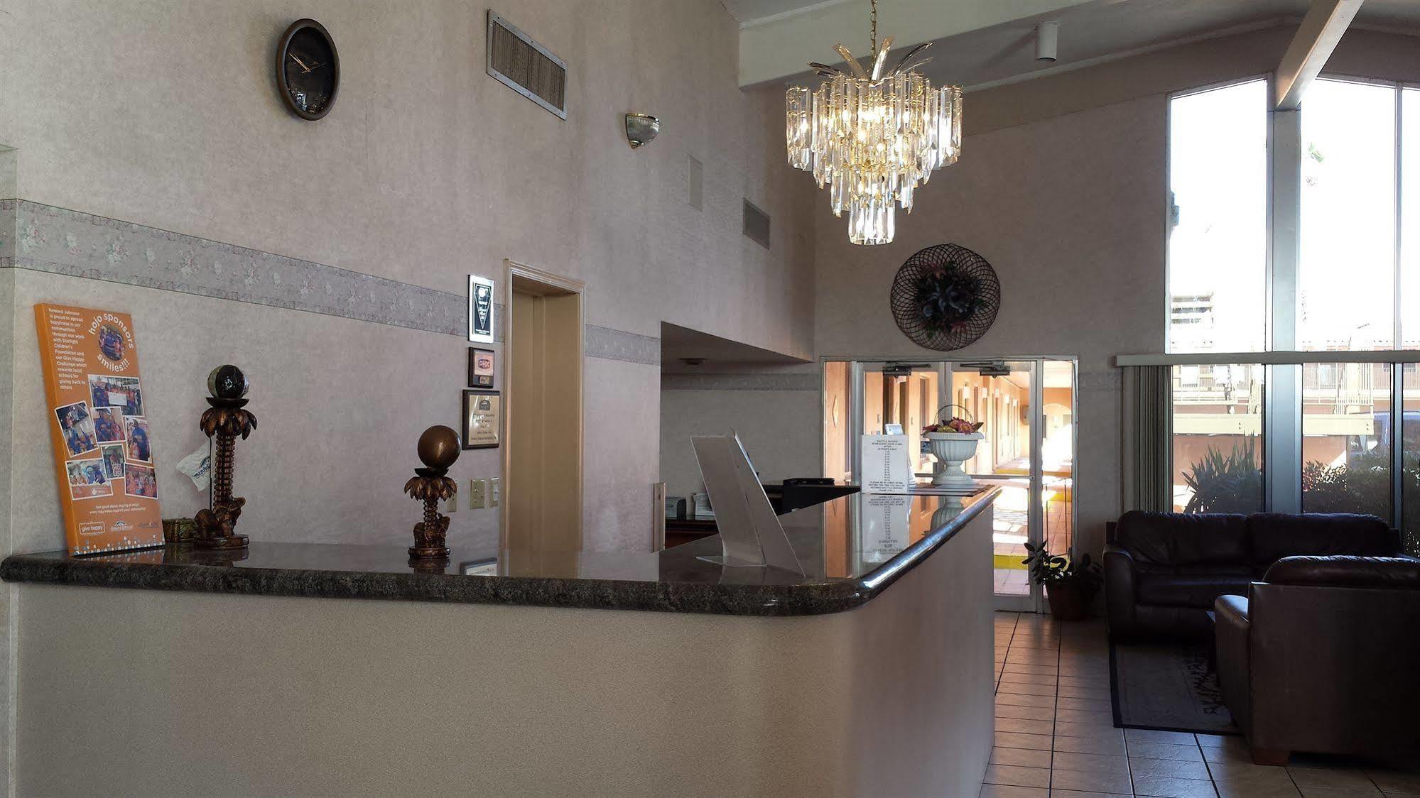 Hotel Howard Johnson By Wyndham Airport/downtown Area 2*