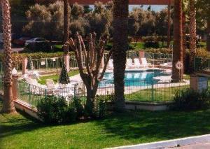 Howard Johnson By Wyndham Airport/downtown Area Hotel